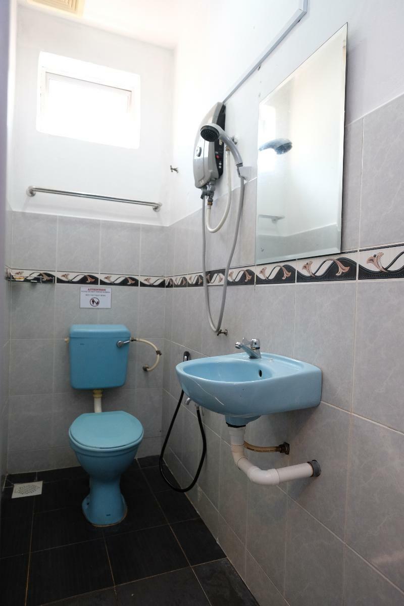 Oyo 603 Sri Padang Inn Куантан Екстериор снимка